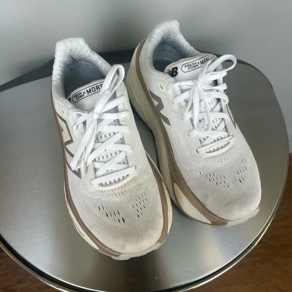 White and Tan Athletic Sneakers New Balance - Picture 6 of 8